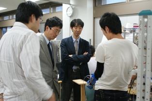 10月29日　井野秀一先生（産総研）と上見憲弘先生（大分大学）がお越しになりました。