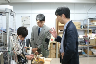 10月29日　井野秀一先生（産総研）と上見憲弘先生（大分大学）がお越しになりました。