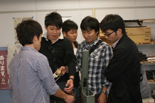 10月22日　工学部・田川研究室（田川善彦教授）と勉強会を開きました。終了後は，韓国居酒屋で飲み会。