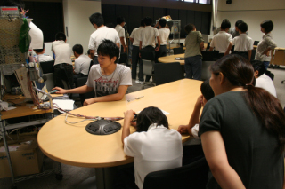 8月24日　北九州市立若松中学校の生徒さんが見学にいらっしゃいました。