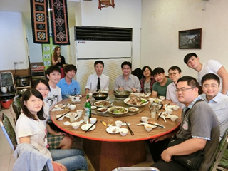 10月25日　台湾・陽明大学の楊教授ならびに遊助理教授，台湾・台湾大学の王教授を表敬訪問し，インターンシップ学生の受け入れ状況を視察しました（和田）．