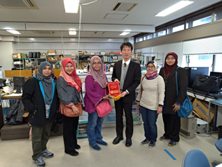 2018年12月14日　Siti Anom先生を含め5名のUPM教員が，研究室見学にお越しになりました．