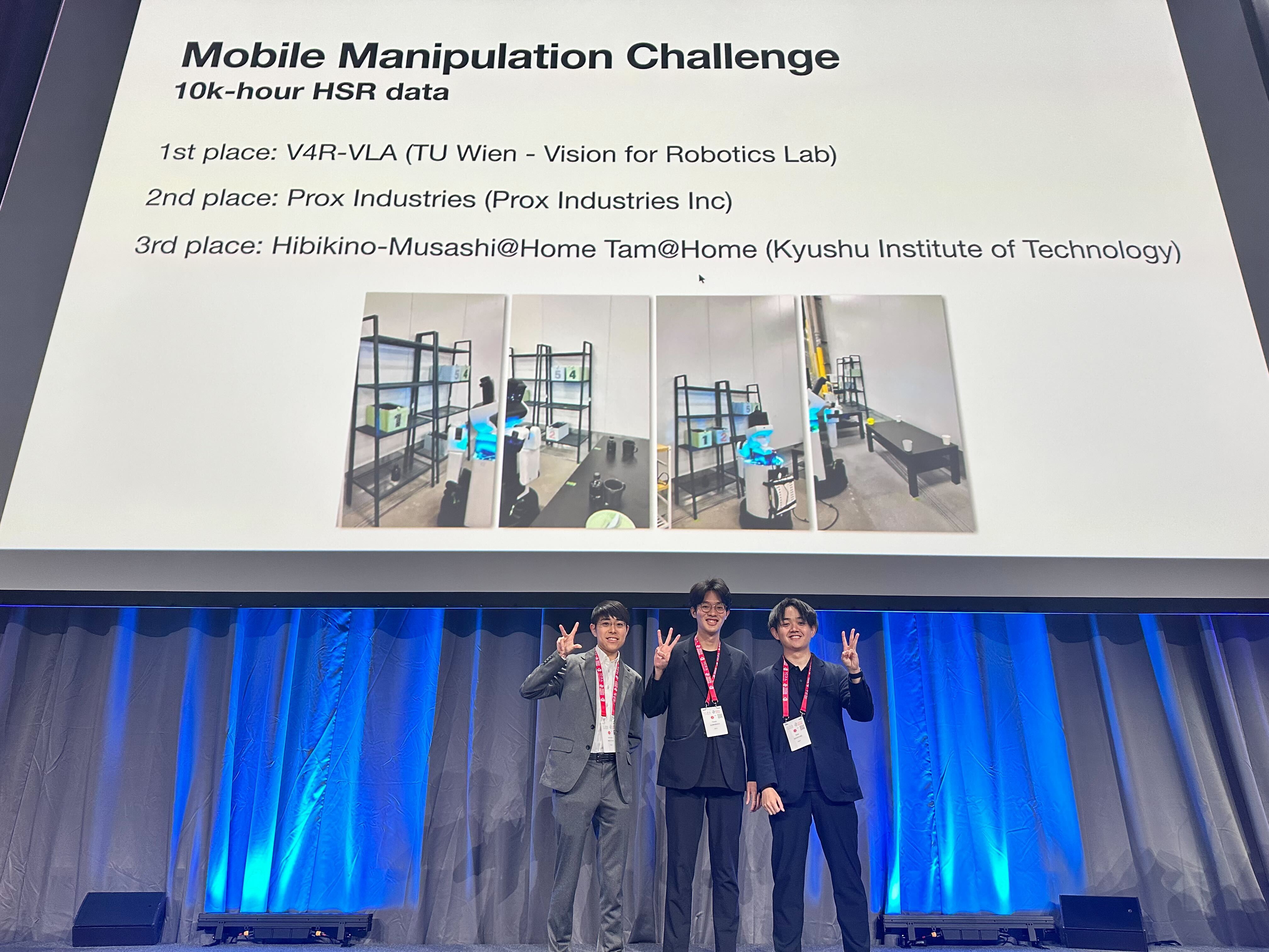 ICRA 2026 Workshopのコンペティションで第3位を受賞したメンバー
