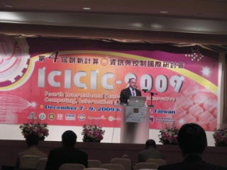 12月7日　ICICIC2009（台湾、高雄市）にて発表しました（和田）．さらに2年ぶりにProf.Linと再会しました。