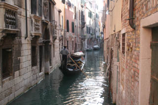 10月14日　イタリア・ベネチアで開かれたICABB2010に，東京大学の田中敏明先生，植草学園大学の宮坂智哉先生とともに参加し，研究発表を行いました（和田）。