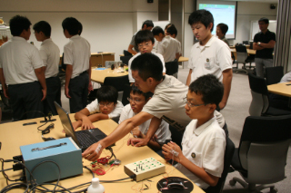 8月24日　北九州市立若松中学校の生徒さんが見学にいらっしゃいました。