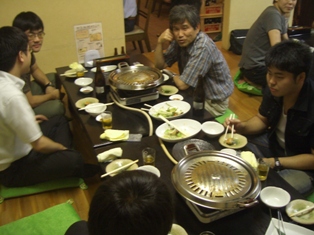 7月9日　田川義彦先生の研究室と交流会を行いました。研究発表者は，浅井君・長池君(田川研）と江頭・田中。後は韓国料理屋で飲み会。