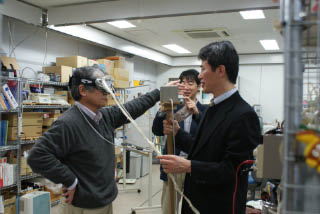 2月17日　井野様（産総研），吉村様（飛鳥電機），林様（神戸大学），田中様（NEDO）が見学にお越しになりました。