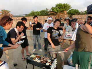 7月20日　芦屋海岸でバーベキューを行いました。